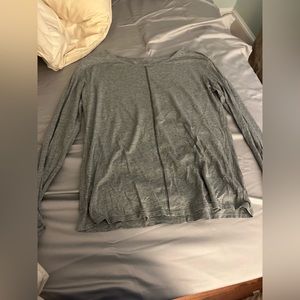 Lululemon long sleeve tee with thumb holes